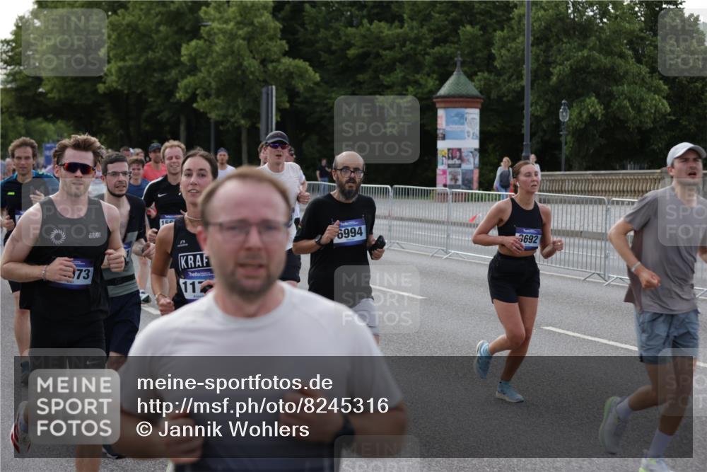 29.06.2025 - hella hamburg halbmarathon Jannik Wohlers http://msf.ph/oto/8245316 29.06.2025 09:55:22 Lombardsbrücke 1120, 1143, 1151, 1216, 1267, 1461, 1630, 2284, 2706, 2708, 2718, 2884, 3213, 3399, 3654, 3692, 3945, 3985, 4033, 4088, 4127, 4324, 4345, 4346, 4601, 4847, 4890, 5421, 5459, 6009, 6054, 6421, 6481, 6691, 6994, 7056, 7100, 7224, 7269, 7367, 7657, 8216, 8234, 8273, 8302, 8390, 8577, 8977, 9386, 9491, 9551, 9786, 9934, 10115, 10408, 10603, 10811, 10895, 11309, 11356, 11733, 11819, 11977, 12149, 12277, 12379, 12450, 12519, 13032, 13073, 13799, 13807, 13894, 13996, 14239 meine-sportfotos.de