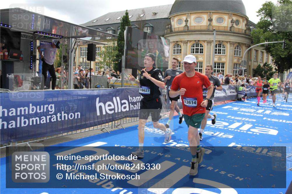 29.06.2025 - hella hamburg halbmarathon Michael Strokosch http://msf.ph/oto/8245330 29.06.2025 10:49:10 Ziel 4832, 4847, 4890, 6389, 7297, 8302, 10184, 13614, 15523, 16414, 16627, 16731, 17173, 17632, 18598, 18842 meine-sportfotos.de