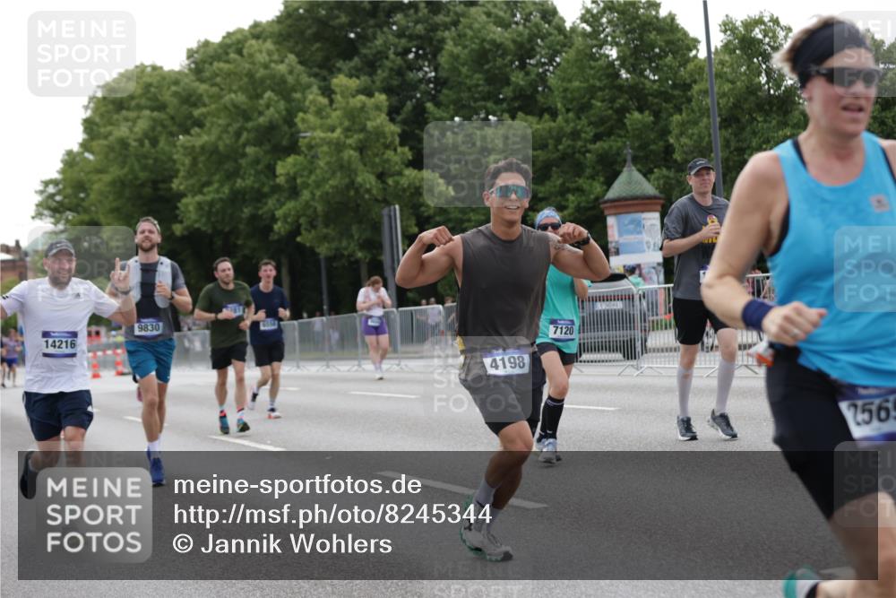 29.06.2025 - hella hamburg halbmarathon Jannik Wohlers http://msf.ph/oto/8245344 29.06.2025 10:30:19 Lombardsbrücke 1059, 1472, 1647, 2268, 2505, 2569, 2754, 2755, 3281, 4198, 6344, 6556, 7071, 7120, 9830, 11984, 12460, 12461, 14216, 14803, 15299, 15757, 16791, 18362, 18795, 18860 meine-sportfotos.de