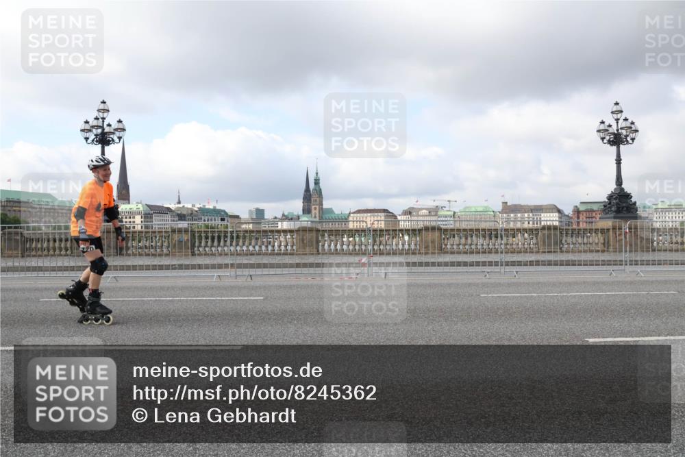29.06.2025 - hella hamburg halbmarathon Lena Gebhardt http://msf.ph/oto/8245362 29.06.2025 09:02:37 Lombardsbrücke  meine-sportfotos.de