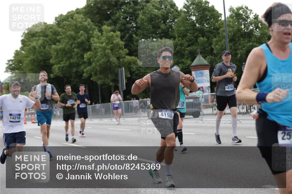 29.06.2025 - hella hamburg halbmarathon Jannik Wohlers http://msf.ph/oto/8245369 29.06.2025 10:30:19 Lombardsbrücke 1059, 1472, 1647, 2268, 2505, 2569, 2754, 2755, 3281, 4198, 6344, 6556, 7071, 7120, 9830, 11984, 12460, 12461, 14216, 14803, 15299, 15757, 16791, 18362, 18795, 18860 meine-sportfotos.de
