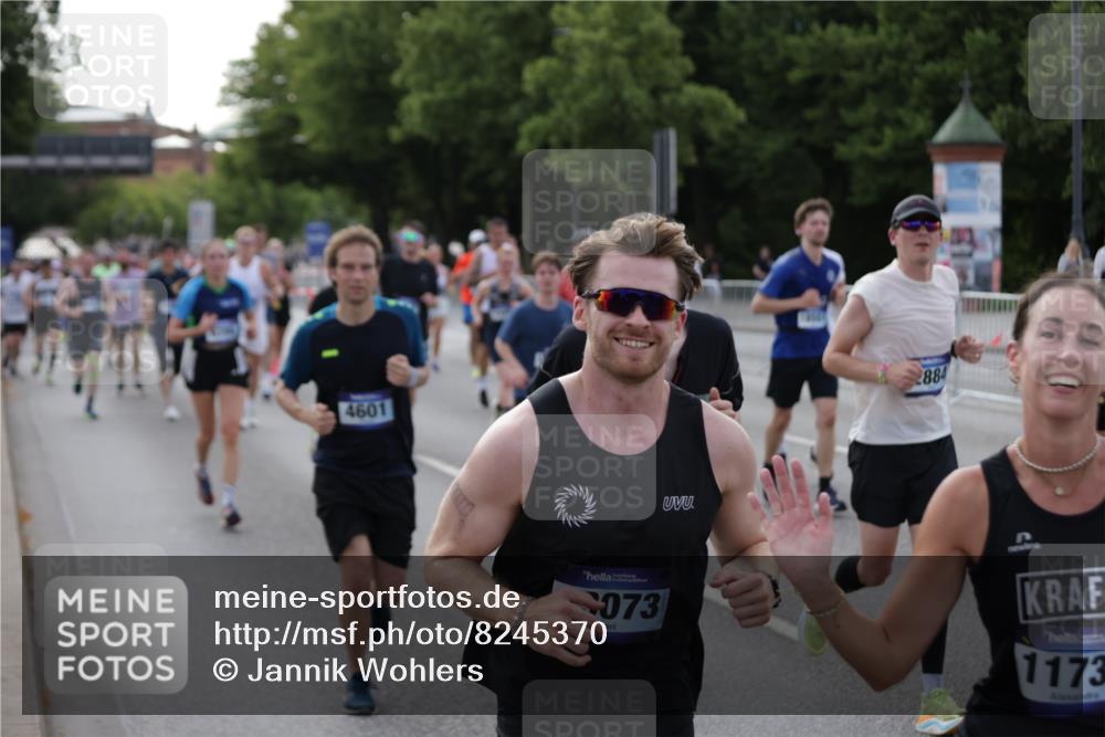 29.06.2025 - hella hamburg halbmarathon Jannik Wohlers http://msf.ph/oto/8245370 29.06.2025 09:55:22 Lombardsbrücke 1120, 1143, 1151, 1216, 1267, 1461, 1630, 2284, 2706, 2708, 2718, 2884, 3213, 3399, 3654, 3692, 3945, 3985, 4033, 4088, 4127, 4324, 4345, 4346, 4601, 4847, 4890, 5421, 5459, 6009, 6054, 6421, 6481, 6691, 6994, 7056, 7100, 7224, 7269, 7367, 7657, 8216, 8234, 8273, 8302, 8390, 8577, 8977, 9386, 9491, 9551, 9786, 9934, 10115, 10408, 10603, 10811, 10895, 11309, 11356, 11733, 11819, 11977, 12149, 12277, 12379, 12450, 12519, 13032, 13073, 13799, 13807, 13894, 13996, 14239 meine-sportfotos.de