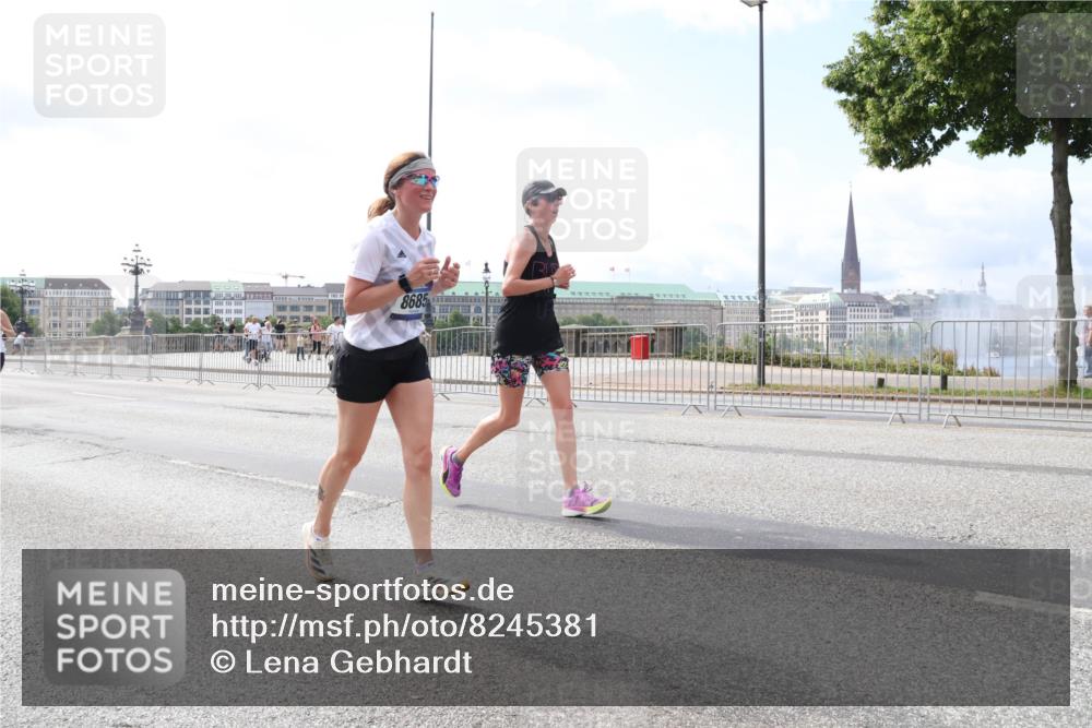 29.06.2025 - hella hamburg halbmarathon Lena Gebhardt http://msf.ph/oto/8245381 29.06.2025 10:09:57 Lombardsbrücke 1052, 1456, 1483, 1513, 1548, 1823, 3921, 4592, 5511, 7058, 7081, 7333, 7636, 8090, 8219, 8685, 8890, 9150, 9297, 9306, 9366, 9434, 9674, 9781, 9988, 10036, 10943, 11027, 12255, 12509, 12567, 13739, 16191, 16445, 16455, 16688, 16872, 16918, 17148, 17630, 17899, 18076, 18196, 18440, 18707, 19242 meine-sportfotos.de