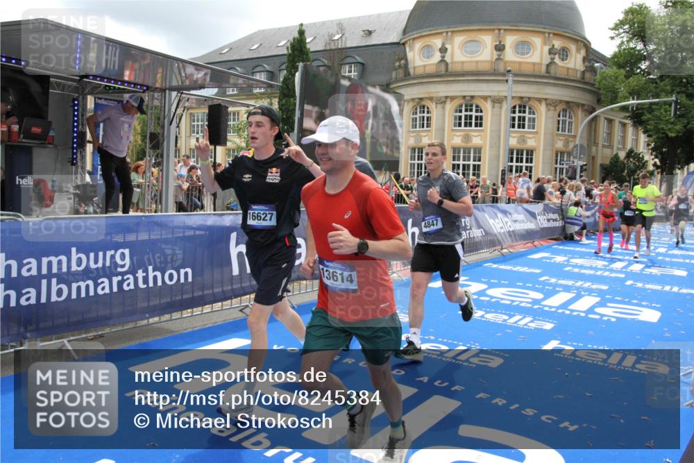 29.06.2025 - hella hamburg halbmarathon Michael Strokosch http://msf.ph/oto/8245384 29.06.2025 10:49:10 Ziel 4832, 4847, 4890, 6389, 7297, 8302, 10184, 13614, 15523, 16414, 16627, 16731, 17173, 17632, 18598, 18842 meine-sportfotos.de