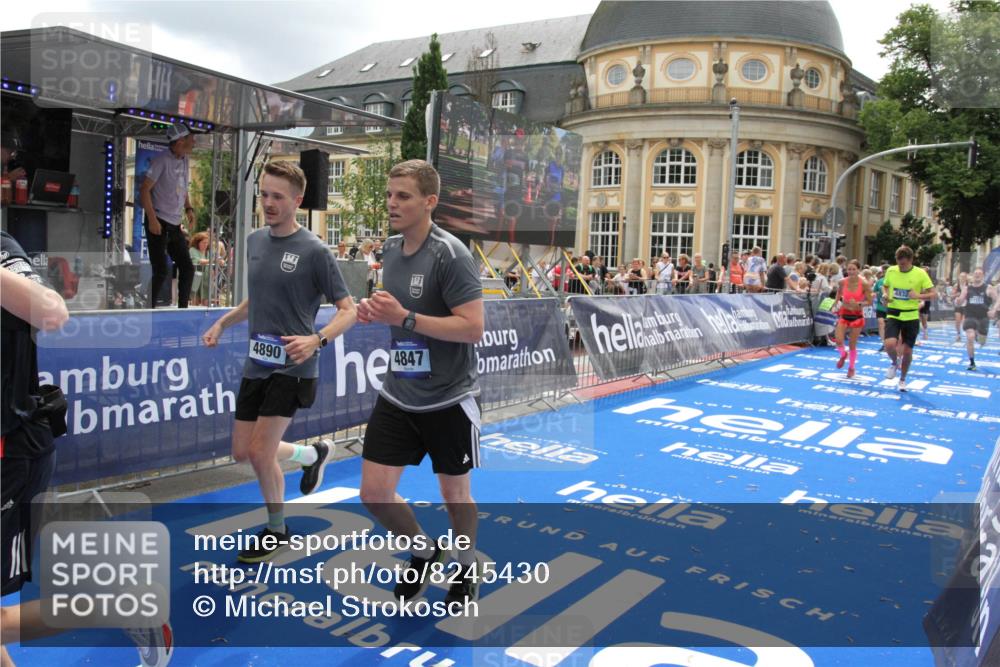 29.06.2025 - hella hamburg halbmarathon Michael Strokosch http://msf.ph/oto/8245430 29.06.2025 10:49:11 Ziel 4832, 4847, 4890, 6389, 8302, 10184, 13614, 15523, 16414, 16627, 16731, 17173, 17632, 18598, 18842 meine-sportfotos.de