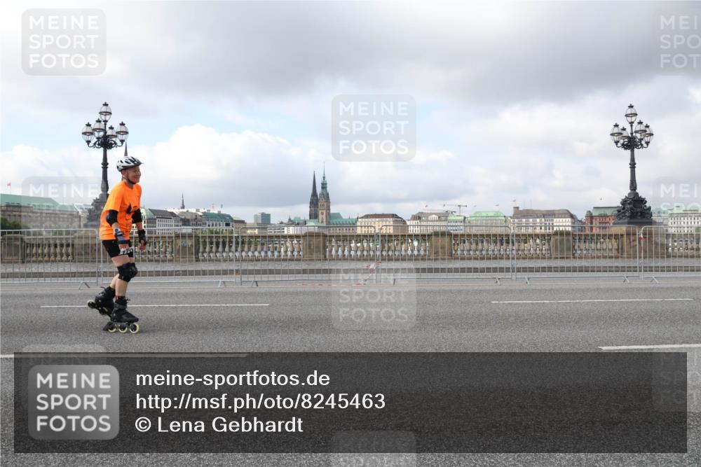 29.06.2025 - hella hamburg halbmarathon Lena Gebhardt http://msf.ph/oto/8245463 29.06.2025 09:02:38 Lombardsbrücke  meine-sportfotos.de