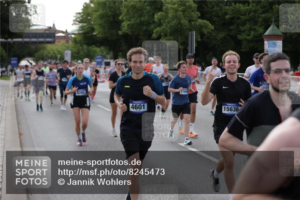 29.06.2025 - hella hamburg halbmarathon Jannik Wohlers http://msf.ph/oto/8245473 29.06.2025 09:55:23 Lombardsbrücke 1143, 1216, 1267, 1461, 1630, 2284, 2706, 2708, 2718, 2884, 3213, 3399, 3654, 3692, 3945, 3985, 4033, 4088, 4127, 4324, 4345, 4346, 4601, 4847, 4890, 5421, 6009, 6054, 6421, 6481, 6691, 6994, 7056, 7100, 7224, 7269, 7367, 7657, 8216, 8234, 8273, 8302, 8390, 8577, 8977, 9386, 9491, 9551, 9786, 9934, 10115, 10408, 10603, 10811, 10895, 11309, 11356, 11733, 11819, 11977, 12149, 12277, 12379, 12450, 12519, 13032, 13073, 13799, 13807, 13894, 13996, 14239, 17842 meine-sportfotos.de