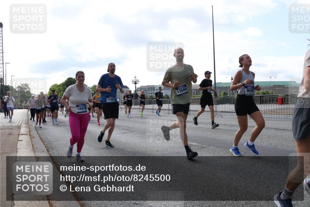 29.06.2025 - hella hamburg halbmarathon Lena Gebhardt http://msf.ph/oto/8245500 29.06.2025 09:56:31 Lombardsbrücke 1061, 1452, 1460, 1496, 1499, 1502, 1592, 1628, 1833, 1877, 2013, 2058, 2082, 2083, 2208, 2260, 2378, 2504, 2771, 2953, 2996, 3060, 3256, 3296, 3310, 3652, 4065, 4077, 4377, 4404, 4635, 4711, 4833, 5169, 5194, 5482, 5600, 5607, 5839, 5978, 6115, 6168, 6286, 6511, 6512, 6561, 6562, 7178, 7332, 7383, 7475, 7583, 7943, 8261, 8335, 8361, 8514, 8587, 8618, 8863, 8921, 8968, 8989, 8996, 9246, 9537, 9597, 9638, 10596 meine-sportfotos.de