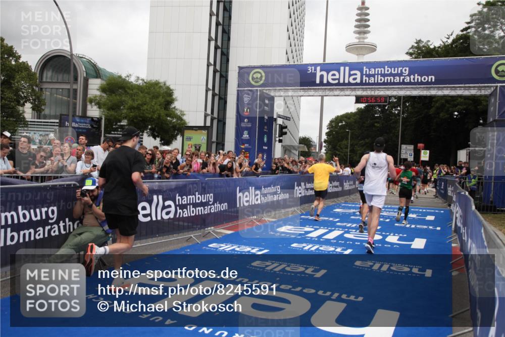 29.06.2025 - hella hamburg halbmarathon Michael Strokosch http://msf.ph/oto/8245591 29.06.2025 10:56:58 Ziel 1955, 2282, 2741, 2759, 5033, 5418, 6835, 7716, 11043, 13816, 14678, 15097, 16008, 16009, 16620, 16679 meine-sportfotos.de
