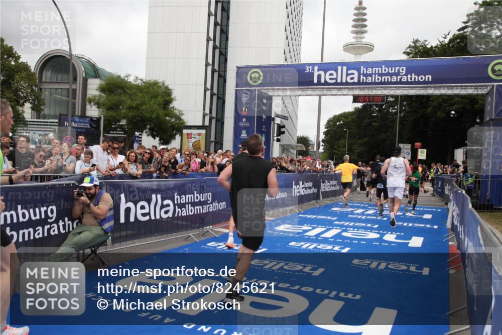 29.06.2025 - hella hamburg halbmarathon Michael Strokosch http://msf.ph/oto/8245621 29.06.2025 10:56:59 Ziel 1955, 2282, 2741, 2759, 5033, 5418, 6835, 7716, 8669, 11043, 11212, 14678, 15097, 16620, 16679 meine-sportfotos.de