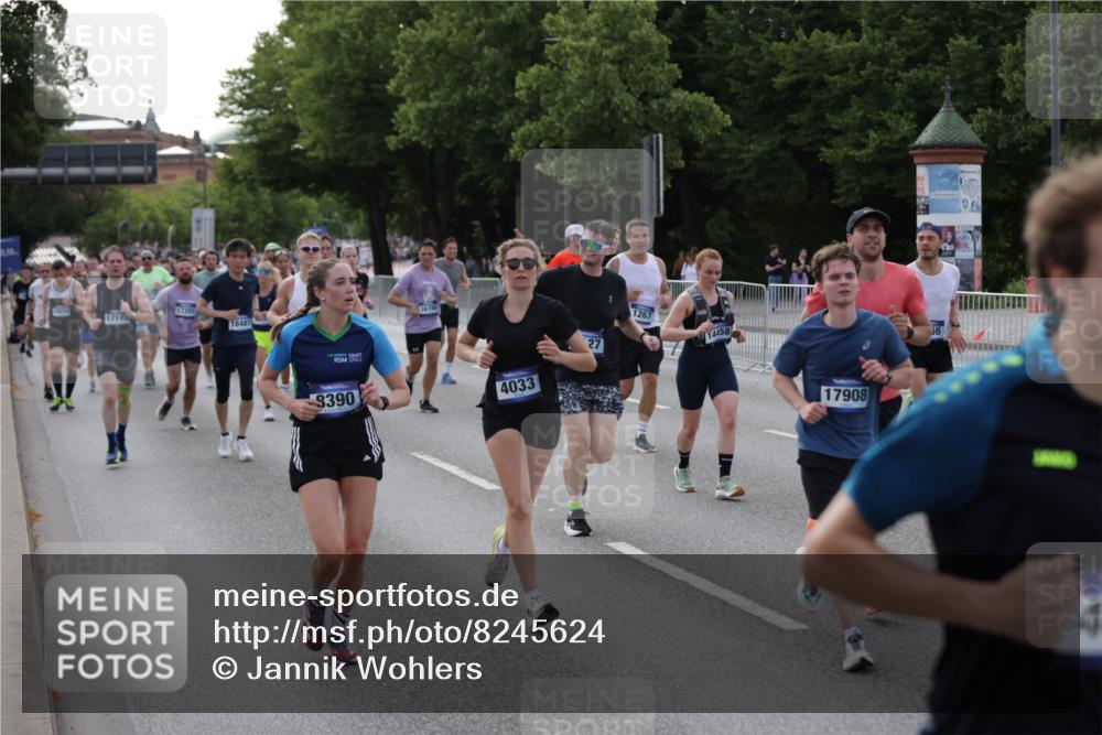 29.06.2025 - hella hamburg halbmarathon Jannik Wohlers http://msf.ph/oto/8245624 29.06.2025 09:55:24 Lombardsbrücke 1143, 1216, 1267, 1461, 1630, 2284, 2706, 2708, 2718, 2884, 3213, 3399, 3543, 3654, 3692, 3945, 4033, 4088, 4127, 4324, 4345, 4346, 4601, 4847, 4890, 5421, 6009, 6421, 6481, 6691, 6994, 7056, 7100, 7224, 7269, 7367, 7657, 8216, 8234, 8273, 8302, 8390, 8577, 8977, 9491, 9551, 9934, 10115, 10408, 10603, 10811, 10895, 11356, 11733, 11819, 11977, 12277, 12379, 12519, 13032, 13073, 13301, 13799, 13807, 13894, 13996, 14239, 17842 meine-sportfotos.de