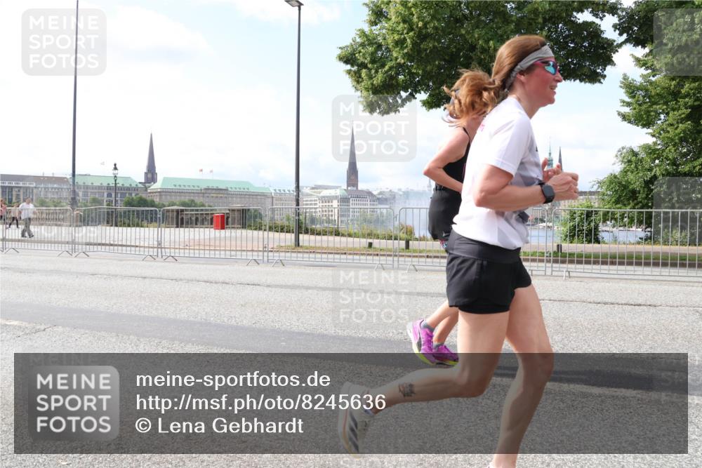 29.06.2025 - hella hamburg halbmarathon Lena Gebhardt http://msf.ph/oto/8245636 29.06.2025 10:09:58 Lombardsbrücke 1052, 1456, 1483, 1513, 1548, 1823, 3921, 4592, 5511, 7042, 7058, 7081, 7333, 7636, 8090, 8219, 8685, 8890, 9150, 9297, 9306, 9366, 9434, 9674, 9781, 10036, 10943, 11027, 12255, 12509, 12567, 13739, 16191, 16445, 16455, 16872, 16918, 17148, 17630, 17899, 18076, 18196, 18440, 18707, 19242 meine-sportfotos.de