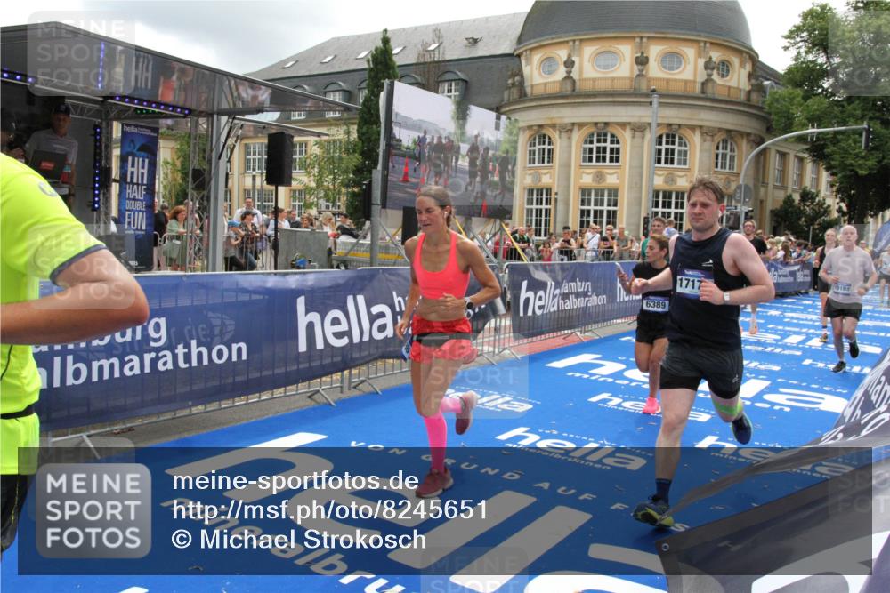 29.06.2025 - hella hamburg halbmarathon Michael Strokosch http://msf.ph/oto/8245651 29.06.2025 10:49:14 Ziel 2013, 4832, 6389, 8112, 10184, 15523, 16369, 16414, 16731, 17173, 18598, 18842 meine-sportfotos.de