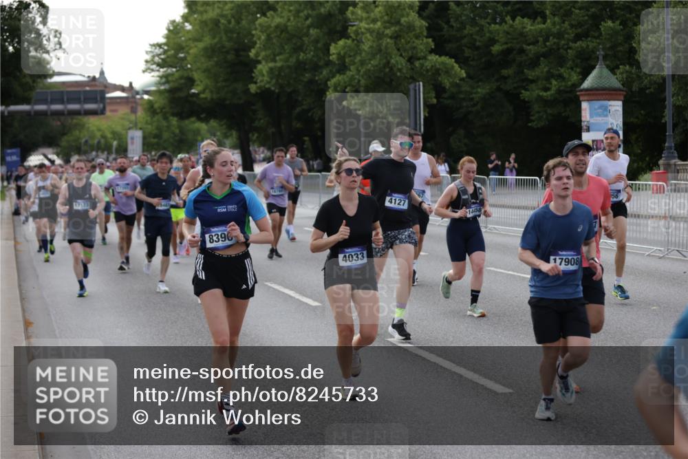 29.06.2025 - hella hamburg halbmarathon Jannik Wohlers http://msf.ph/oto/8245733 29.06.2025 09:55:24 Lombardsbrücke 1143, 1216, 1267, 1461, 1630, 2284, 2706, 2708, 2718, 2884, 3213, 3399, 3543, 3654, 3692, 3945, 4033, 4088, 4127, 4324, 4345, 4346, 4601, 4847, 4890, 5421, 6009, 6421, 6481, 6691, 6994, 7056, 7100, 7224, 7269, 7367, 7657, 8216, 8234, 8273, 8302, 8390, 8577, 8977, 9491, 9551, 9934, 10115, 10408, 10603, 10811, 10895, 11356, 11733, 11819, 11977, 12277, 12379, 12519, 13032, 13073, 13301, 13799, 13807, 13894, 13996, 14239, 17842 meine-sportfotos.de