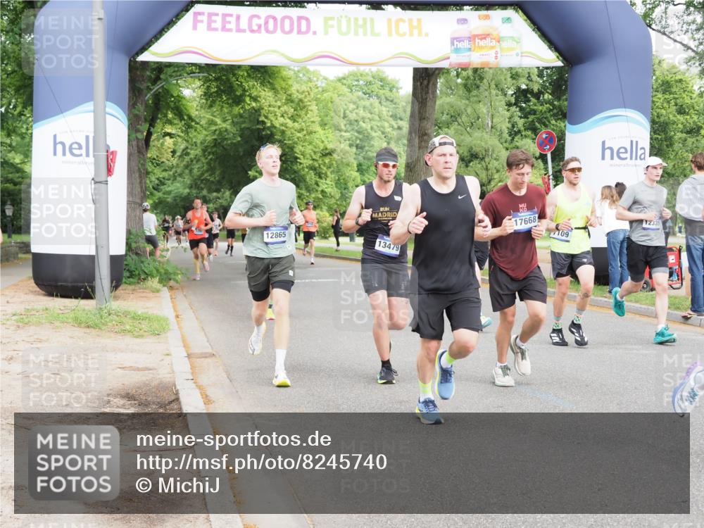 29.06.2025 - hella hamburg halbmarathon MichiJ http://msf.ph/oto/8245740 29.06.2025 10:28:17 Zwischen KM18-KM19 2546, 10900, 11305, 12335, 12772, 12865, 13479, 15435, 17425, 17668, 18154, 18803 meine-sportfotos.de
