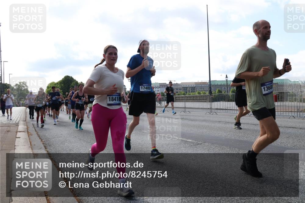 29.06.2025 - hella hamburg halbmarathon Lena Gebhardt http://msf.ph/oto/8245754 29.06.2025 09:56:32 Lombardsbrücke 1061, 1452, 1460, 1496, 1499, 1502, 1592, 1628, 1833, 1877, 2013, 2058, 2082, 2083, 2208, 2378, 2396, 2504, 2771, 2953, 2996, 3060, 3256, 3296, 3310, 3652, 4065, 4077, 4377, 4404, 4635, 4711, 4833, 5169, 5194, 5482, 5600, 5607, 5839, 5978, 6033, 6115, 6168, 6286, 6511, 6512, 6561, 6562, 7178, 7332, 7383, 7475, 7583, 7943, 8261, 8335, 8361, 8514, 8587, 8618, 8661, 8710, 8863, 8921, 8968, 8989, 8996, 9246, 9537, 9597, 9638, 10596 meine-sportfotos.de
