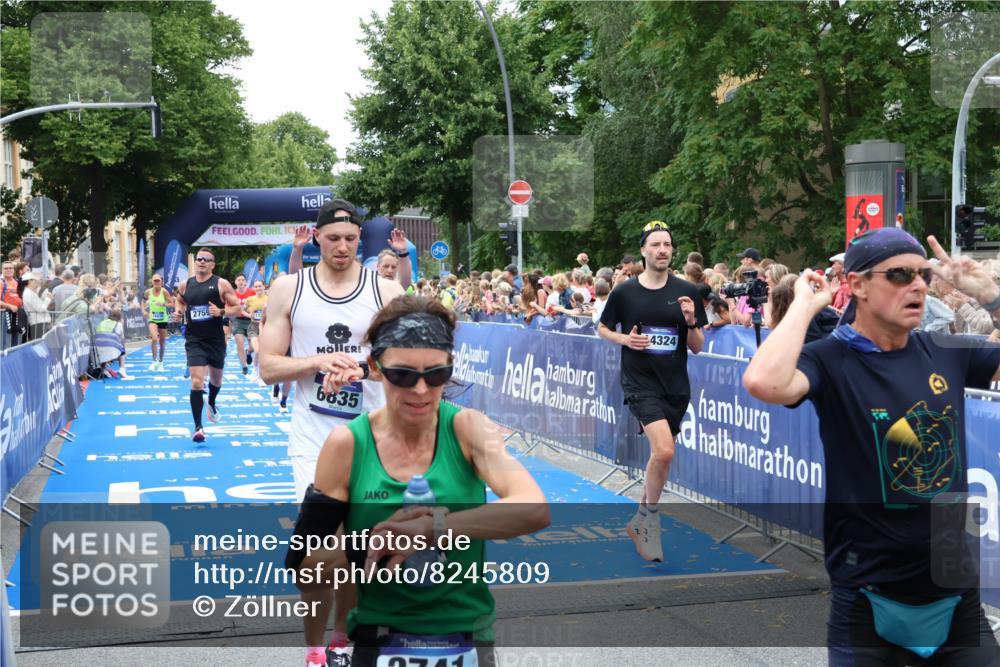 29.06.2025 - hella hamburg halbmarathon Zöllner http://msf.ph/oto/8245809 29.06.2025 10:57:02 Ziel 1485, 2282, 2759, 4299, 5033, 8669, 11043, 11143, 11212, 11638, 14678, 15097, 16470, 16620, 18719, 19091 meine-sportfotos.de