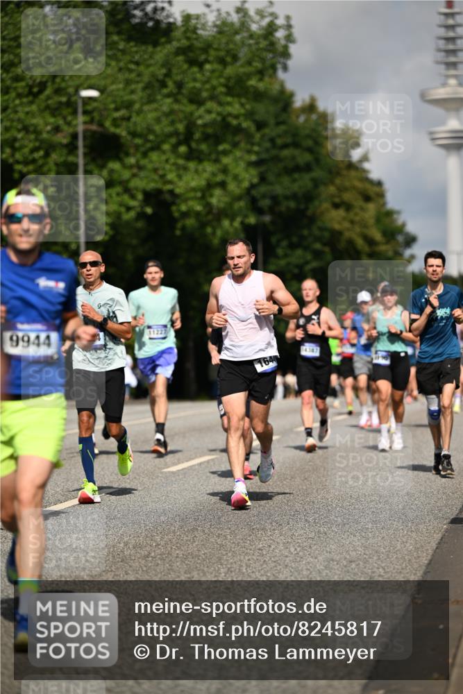 29.06.2025 - hella hamburg halbmarathon Dr. Thomas Lammeyer http://msf.ph/oto/8245817 29.06.2025 09:51:26 Kennedybrücke 1164, 1385, 1562, 1644, 1743, 2196, 2296, 3959, 4602, 4860, 5091, 5092, 5315, 5923, 6684, 6990, 8362, 8901, 9178, 9944, 10384, 10900, 10968, 11202, 11227 meine-sportfotos.de