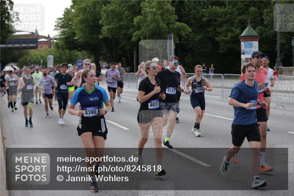 29.06.2025 - hella hamburg halbmarathon Jannik Wohlers http://msf.ph/oto/8245818 29.06.2025 09:55:24 Lombardsbrücke 1143, 1216, 1267, 1461, 1630, 2284, 2706, 2708, 2718, 2884, 3213, 3399, 3543, 3654, 3692, 3945, 4033, 4088, 4127, 4324, 4345, 4346, 4601, 4847, 4890, 5421, 6009, 6421, 6481, 6691, 6994, 7056, 7100, 7224, 7269, 7367, 7657, 8216, 8234, 8273, 8302, 8390, 8577, 8977, 9491, 9551, 9934, 10115, 10408, 10603, 10811, 10895, 11356, 11733, 11819, 11977, 12277, 12379, 12519, 13032, 13073, 13301, 13799, 13807, 13894, 13996, 14239, 17842 meine-sportfotos.de