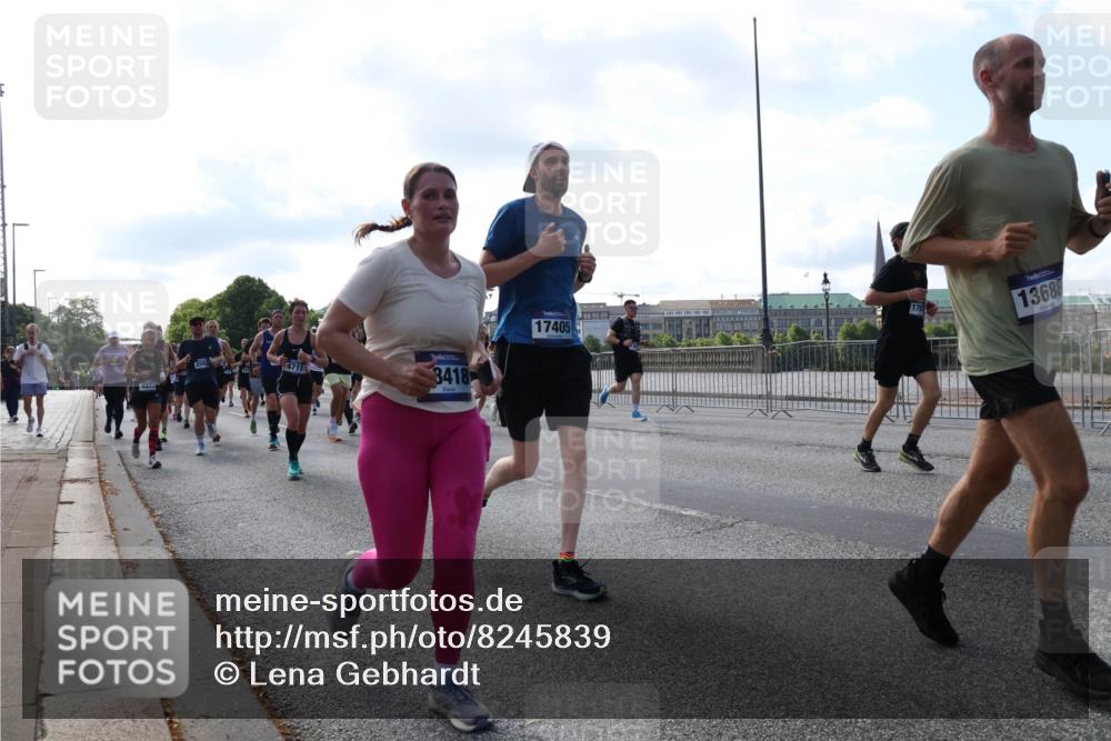 29.06.2025 - hella hamburg halbmarathon Lena Gebhardt http://msf.ph/oto/8245839 29.06.2025 09:56:32 Lombardsbrücke 1061, 1452, 1460, 1496, 1499, 1502, 1592, 1628, 1833, 1877, 2013, 2058, 2082, 2083, 2208, 2378, 2396, 2504, 2771, 2953, 2996, 3060, 3256, 3296, 3310, 3652, 4065, 4077, 4377, 4404, 4635, 4711, 4833, 5169, 5194, 5482, 5600, 5607, 5839, 5978, 6033, 6115, 6168, 6286, 6511, 6512, 6561, 6562, 7178, 7332, 7383, 7475, 7583, 7943, 8261, 8335, 8361, 8514, 8587, 8618, 8661, 8710, 8863, 8921, 8968, 8989, 8996, 9246, 9537, 9597, 9638, 10596 meine-sportfotos.de