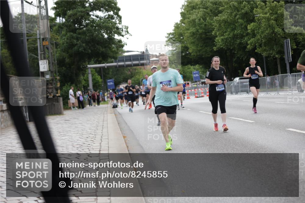 29.06.2025 - hella hamburg halbmarathon Jannik Wohlers http://msf.ph/oto/8245855 29.06.2025 10:30:22 Lombardsbrücke 1059, 1472, 2268, 2505, 2569, 2754, 2755, 3131, 3281, 4198, 6344, 6556, 7071, 7120, 9830, 11981, 11984, 14216, 14803, 15299, 16791, 18362, 18795, 18860 meine-sportfotos.de
