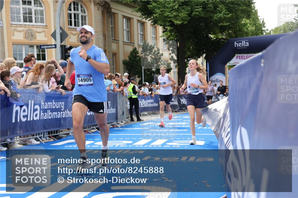 29.06.2025 - hella hamburg halbmarathon Strokosch-Dieckow http://msf.ph/oto/8245888 29.06.2025 10:38:36 Ziel 4148, 5248, 6684, 8450, 9403, 11281, 11282, 11379, 12772, 14905, 17154, 18188, 19004 meine-sportfotos.de