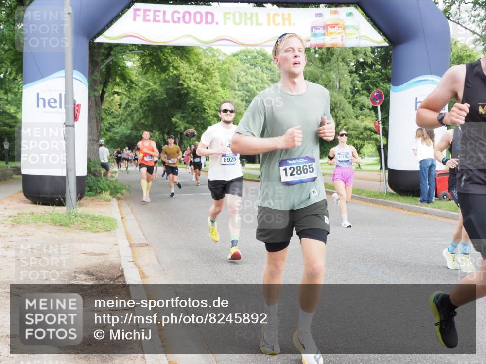 29.06.2025 - hella hamburg halbmarathon MichiJ http://msf.ph/oto/8245892 29.06.2025 10:28:18 Zwischen KM18-KM19 2546, 7109, 10900, 12335, 12772, 12865, 13479, 15435, 17425, 17668, 18154, 18803 meine-sportfotos.de