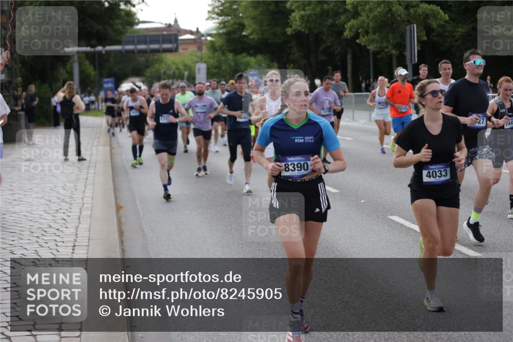 29.06.2025 - hella hamburg halbmarathon Jannik Wohlers http://msf.ph/oto/8245905 29.06.2025 09:55:25 Lombardsbrücke 1143, 1216, 1267, 1461, 1630, 2284, 2708, 2718, 2818, 2884, 3399, 3543, 3654, 3692, 3945, 4033, 4088, 4127, 4324, 4345, 4346, 4601, 5116, 5421, 6009, 6481, 6691, 6994, 7056, 7100, 7224, 7269, 7367, 7657, 8216, 8234, 8273, 8302, 8390, 8977, 9491, 9551, 9934, 10408, 10603, 10811, 10895, 11429, 11733, 11819, 11977, 12277, 12379, 12519, 13032, 13073, 13301, 13799, 13807, 13894, 13996, 14239, 17842 meine-sportfotos.de