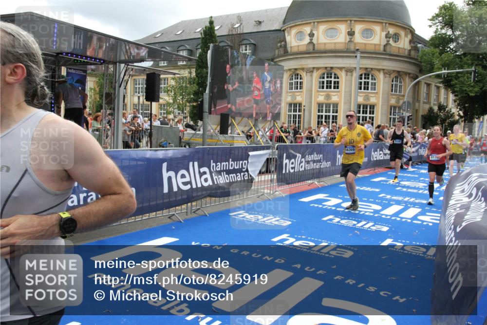 29.06.2025 - hella hamburg halbmarathon Michael Strokosch http://msf.ph/oto/8245919 29.06.2025 10:49:19 Ziel 2013, 6158, 8112, 9348, 10053, 10189, 13450, 14526, 15523, 16369, 16731 meine-sportfotos.de