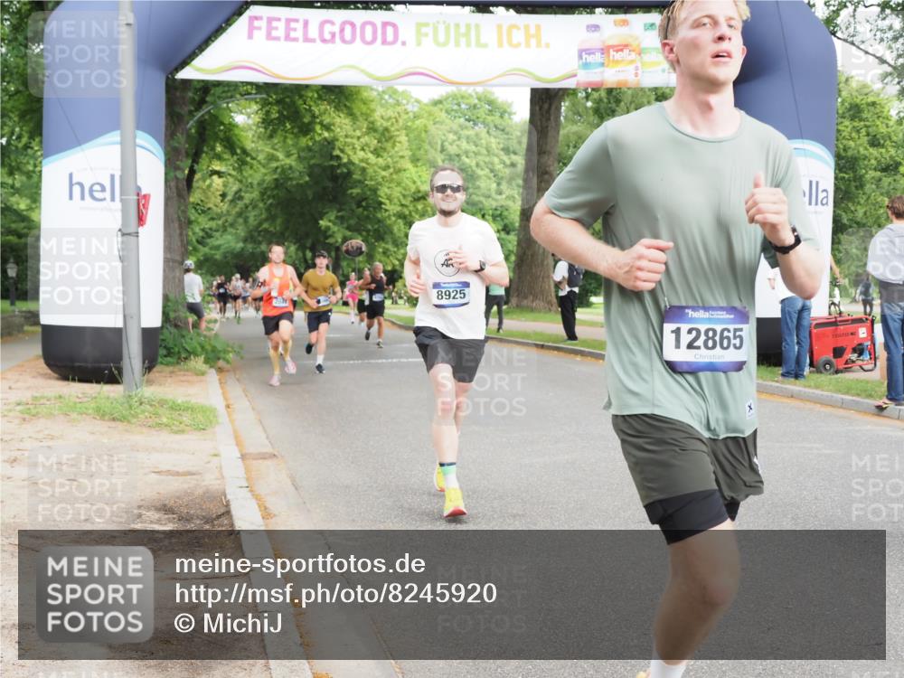 29.06.2025 - hella hamburg halbmarathon MichiJ http://msf.ph/oto/8245920 29.06.2025 10:28:18 Zwischen KM18-KM19 2546, 7109, 10900, 12335, 12772, 12865, 13479, 15435, 17425, 17668, 18154, 18803 meine-sportfotos.de