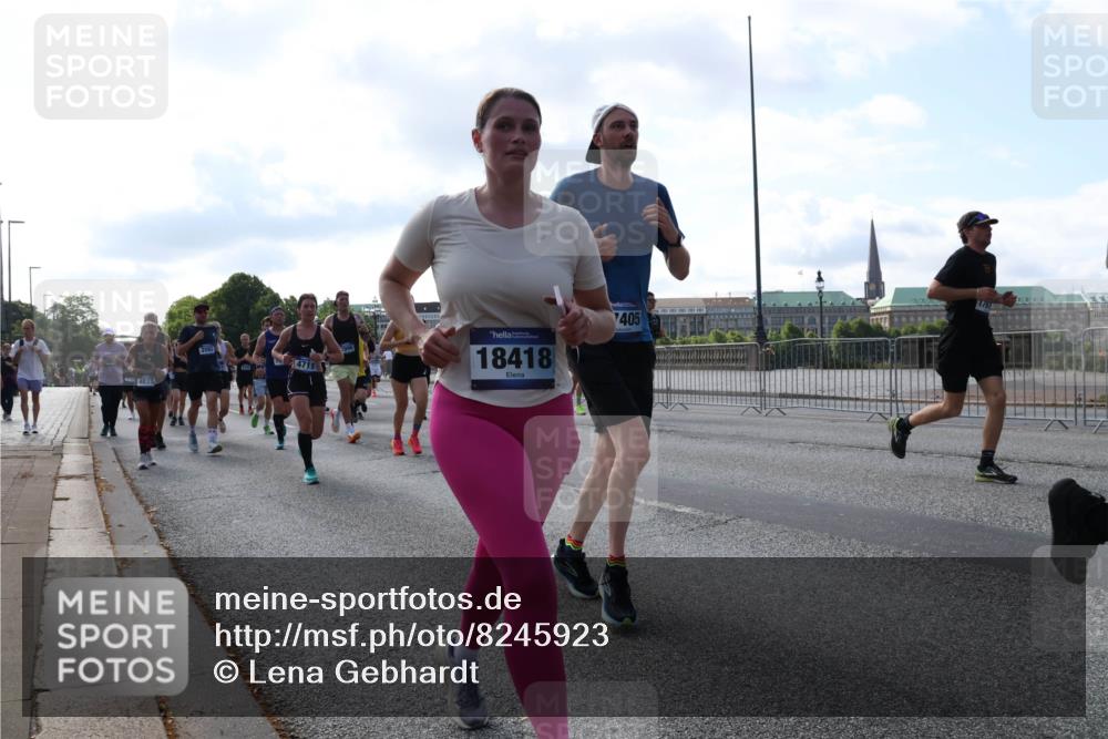29.06.2025 - hella hamburg halbmarathon Lena Gebhardt http://msf.ph/oto/8245923 29.06.2025 09:56:32 Lombardsbrücke 1061, 1452, 1460, 1496, 1499, 1502, 1592, 1628, 1833, 1877, 2013, 2058, 2082, 2083, 2208, 2378, 2396, 2504, 2771, 2953, 2996, 3060, 3256, 3296, 3310, 3652, 4065, 4077, 4377, 4404, 4635, 4711, 4833, 5169, 5194, 5482, 5600, 5607, 5839, 5978, 6033, 6115, 6168, 6286, 6511, 6512, 6561, 6562, 7178, 7332, 7383, 7475, 7583, 7943, 8261, 8335, 8361, 8514, 8587, 8618, 8661, 8710, 8863, 8921, 8968, 8989, 8996, 9246, 9537, 9597, 9638, 10596 meine-sportfotos.de
