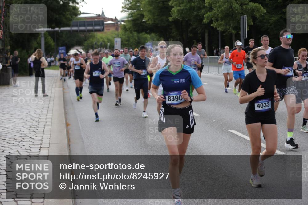 29.06.2025 - hella hamburg halbmarathon Jannik Wohlers http://msf.ph/oto/8245927 29.06.2025 09:55:25 Lombardsbrücke 1143, 1216, 1267, 1461, 1630, 2284, 2708, 2718, 2818, 2884, 3399, 3543, 3654, 3692, 3945, 4033, 4088, 4127, 4324, 4345, 4346, 4601, 5116, 5421, 6009, 6481, 6691, 6994, 7056, 7100, 7224, 7269, 7367, 7657, 8216, 8234, 8273, 8302, 8390, 8977, 9491, 9551, 9934, 10408, 10603, 10811, 10895, 11429, 11733, 11819, 11977, 12277, 12379, 12519, 13032, 13073, 13301, 13799, 13807, 13894, 13996, 14239, 17842 meine-sportfotos.de