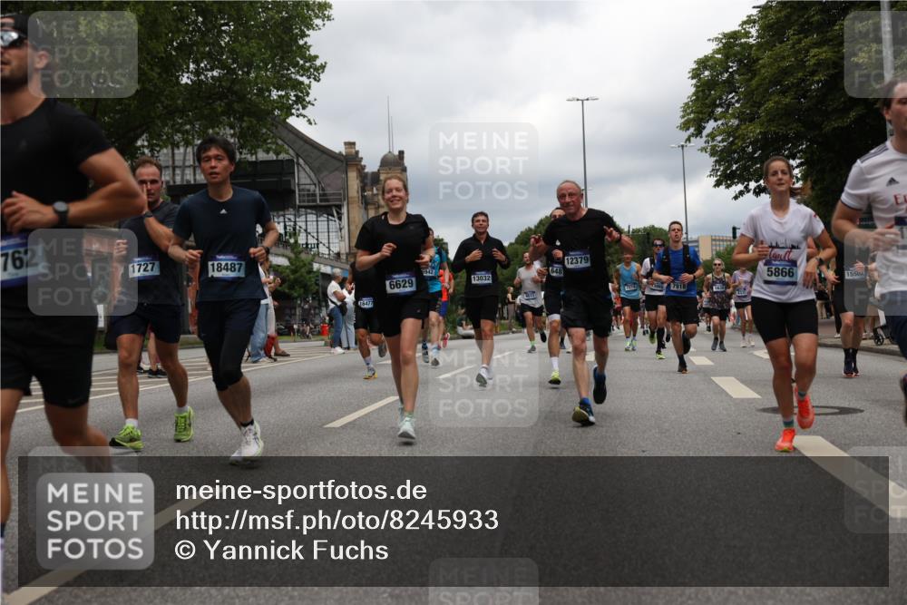 29.06.2025 - hella hamburg halbmarathon Yannick Fuchs http://msf.ph/oto/8245933 29.06.2025 10:47:42 20KM 1030, 1151, 1267, 1502, 1727, 1870, 2058, 2070, 2354, 2518, 2630, 3096, 3208, 3209, 3819, 4770, 5020, 5638, 5866, 6294, 6481, 6511, 6512, 6629, 6762, 6877, 6942, 7274, 7395, 7918, 8335, 8447, 9142, 9791, 9922, 10549, 10891, 11068, 11844, 12321, 12379, 12607, 12632, 12909, 13032, 13033, 13289, 13397, 13865, 13912, 13997, 14702, 15061, 15146, 15441, 15497, 15502, 15838, 15856, 15946, 16477, 17348, 17482, 18134, 18143, 18418, 18487, 18514, 18612 meine-sportfotos.de
