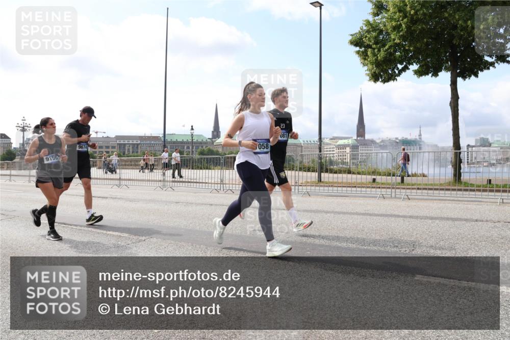 29.06.2025 - hella hamburg halbmarathon Lena Gebhardt http://msf.ph/oto/8245944 29.06.2025 10:10:01 Lombardsbrücke 1052, 1456, 1548, 1823, 3921, 4592, 5511, 7042, 7058, 7081, 7333, 7636, 8090, 8219, 8685, 8890, 9150, 9297, 9306, 9366, 9434, 9674, 9781, 10036, 10943, 11027, 12255, 12509, 12567, 13739, 16191, 16445, 16455, 16872, 16918, 17148, 17630, 17899, 18076, 18196, 18440, 18707, 19242 meine-sportfotos.de