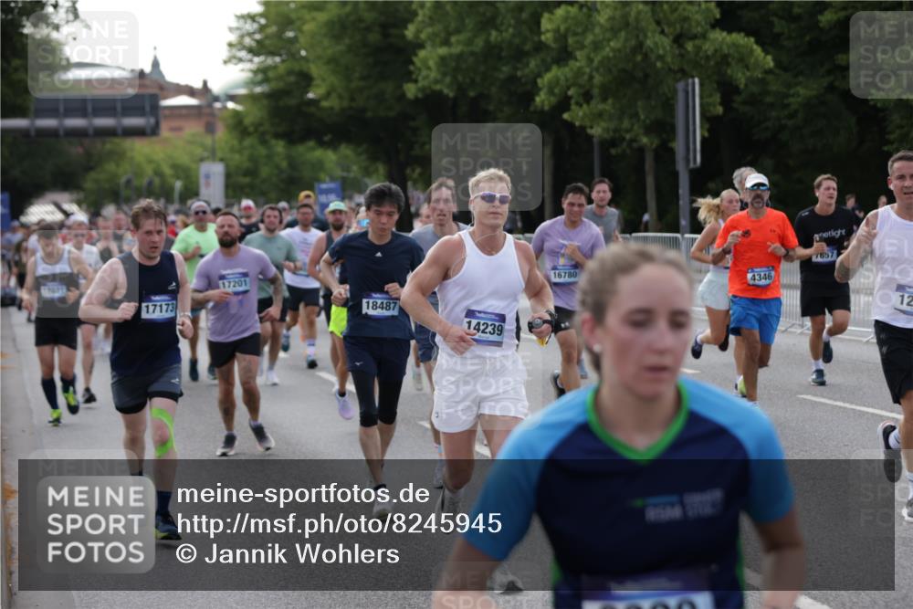 29.06.2025 - hella hamburg halbmarathon Jannik Wohlers http://msf.ph/oto/8245945 29.06.2025 09:55:26 Lombardsbrücke 1143, 1216, 1267, 1461, 1630, 2284, 2708, 2718, 2818, 2864, 2884, 3399, 3543, 3654, 3692, 3945, 4033, 4127, 4324, 4345, 4346, 4601, 5116, 5421, 6009, 6481, 6691, 6994, 7056, 7100, 7224, 7269, 7367, 7657, 8216, 8234, 8273, 8302, 8390, 8821, 8977, 9491, 9551, 10408, 10603, 10811, 10895, 11009, 11429, 11645, 11733, 11819, 11977, 12277, 12379, 12519, 13032, 13073, 13301, 13799, 13807, 13894, 13996, 14239, 15392, 15502, 17842 meine-sportfotos.de