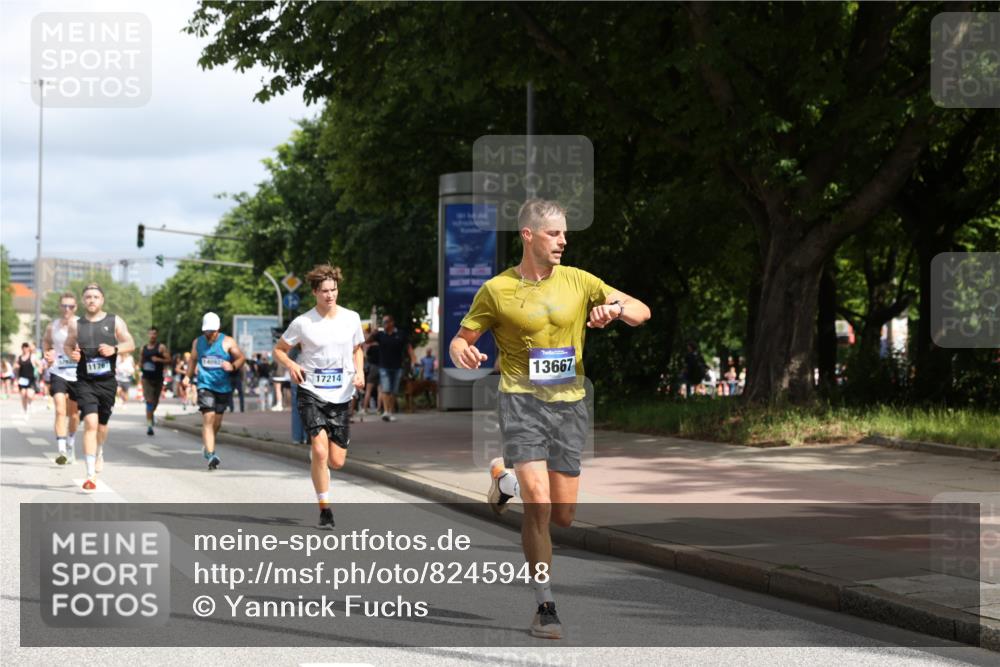 29.06.2025 - hella hamburg halbmarathon Yannick Fuchs http://msf.ph/oto/8245948 29.06.2025 10:35:11 20KM 1677, 1882, 1912, 2324, 2568, 2714, 2949, 3332, 4843, 4889, 5007, 5014, 5050, 5745, 5916, 6080, 6429, 7080, 7284, 8074, 8370, 8465, 8629, 8966, 9979, 10369, 10934, 10968, 10978, 11767, 11959, 12365, 12540, 12704, 13029, 13158, 13667, 14092, 14820, 14924, 15164, 15424, 15493, 15542, 15689, 16201, 16249, 16347, 16599, 17214, 17620, 17724, 18173, 18192, 18399, 18614 meine-sportfotos.de