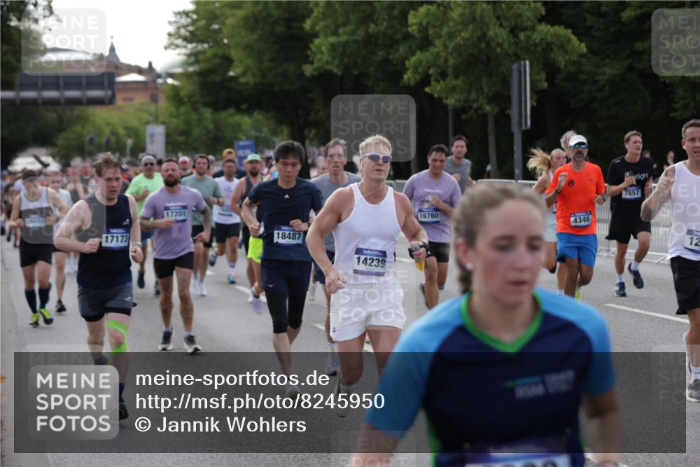 29.06.2025 - hella hamburg halbmarathon Jannik Wohlers http://msf.ph/oto/8245950 29.06.2025 09:55:26 Lombardsbrücke 1143, 1216, 1267, 1461, 1630, 2284, 2708, 2718, 2818, 2864, 2884, 3399, 3543, 3654, 3692, 3945, 4033, 4127, 4324, 4345, 4346, 4601, 5116, 5421, 6009, 6481, 6691, 6994, 7056, 7100, 7224, 7269, 7367, 7657, 8216, 8234, 8273, 8302, 8390, 8821, 8977, 9491, 9551, 10408, 10603, 10811, 10895, 11009, 11429, 11645, 11733, 11819, 11977, 12277, 12379, 12519, 13032, 13073, 13301, 13799, 13807, 13894, 13996, 14239, 15392, 15502, 17842 meine-sportfotos.de