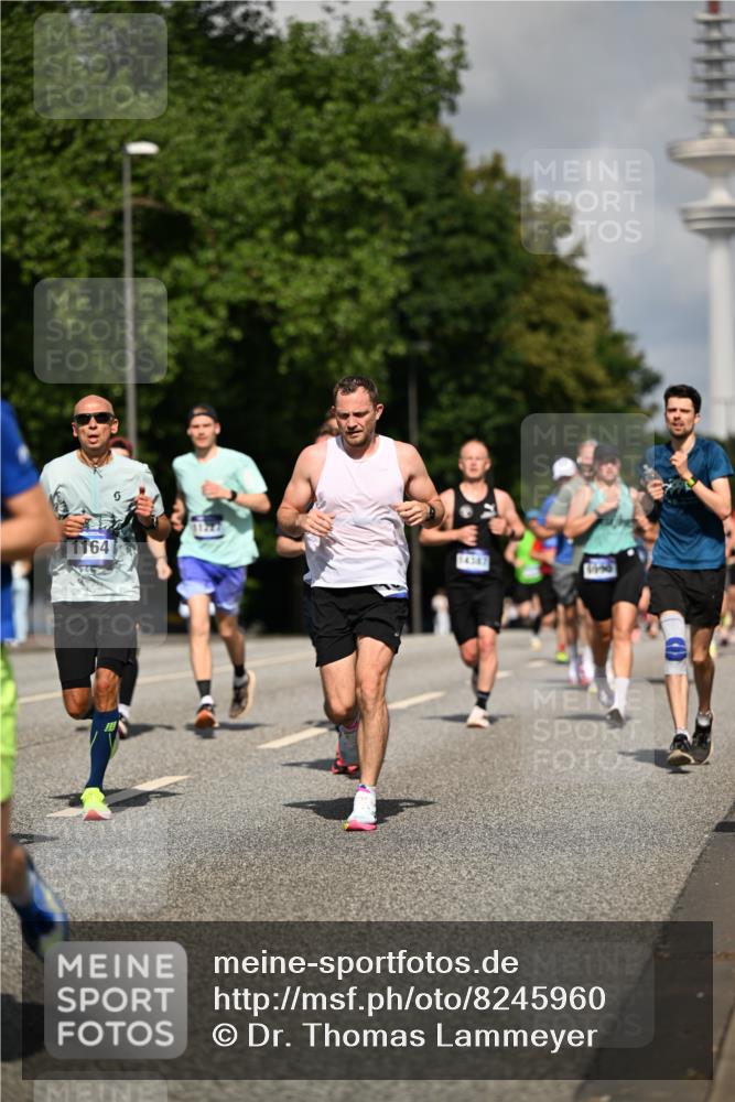29.06.2025 - hella hamburg halbmarathon Dr. Thomas Lammeyer http://msf.ph/oto/8245960 29.06.2025 09:51:27 Kennedybrücke 1164, 1385, 1562, 1644, 1743, 2296, 3959, 4602, 4860, 5091, 5092, 5315, 5923, 6684, 6990, 8362, 8901, 9178, 9944, 10384, 10900, 10968, 11202, 11227 meine-sportfotos.de