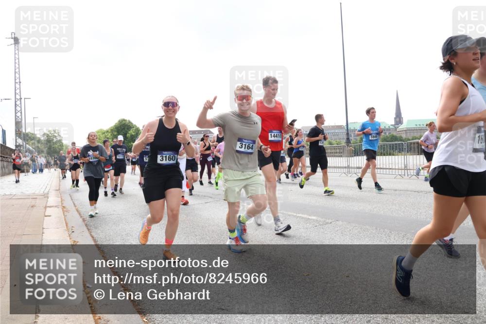 29.06.2025 - hella hamburg halbmarathon Lena Gebhardt http://msf.ph/oto/8245966 29.06.2025 10:45:29 Lombardsbrücke 1033, 1060, 1085, 1685, 1713, 1798, 1983, 2008, 2216, 2217, 2550, 2657, 2664, 2917, 2973, 3160, 3164, 3357, 3377, 3879, 3993, 4099, 4102, 4186, 4224, 4306, 4337, 4388, 4504, 4820, 4851, 5044, 5099, 5108, 5190, 5339, 5636, 5949, 6150, 6509, 6763, 6788, 6911, 6922, 6980, 7283, 7530, 7541, 7699, 7859, 7912, 8594, 8605, 8745, 8762, 9620, 10030, 10182, 10225, 10562, 10566, 11314, 12198, 12332, 12334 meine-sportfotos.de