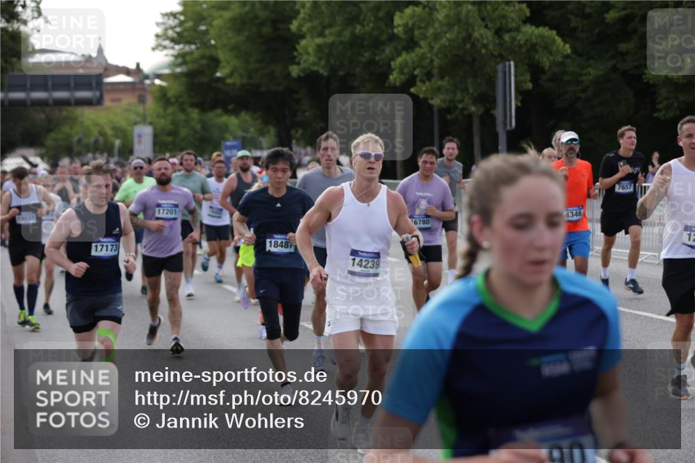 29.06.2025 - hella hamburg halbmarathon Jannik Wohlers http://msf.ph/oto/8245970 29.06.2025 09:55:26 Lombardsbrücke 1143, 1216, 1267, 1461, 1630, 2284, 2708, 2718, 2818, 2864, 2884, 3399, 3543, 3654, 3692, 3945, 4033, 4127, 4324, 4345, 4346, 4601, 5116, 5421, 6009, 6481, 6691, 6994, 7056, 7100, 7224, 7269, 7367, 7657, 8216, 8234, 8273, 8302, 8390, 8821, 8977, 9491, 9551, 10408, 10603, 10811, 10895, 11009, 11429, 11645, 11733, 11819, 11977, 12277, 12379, 12519, 13032, 13073, 13301, 13799, 13807, 13894, 13996, 14239, 15392, 15502, 17842 meine-sportfotos.de