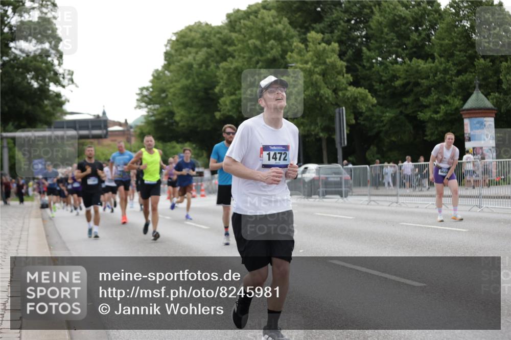 29.06.2025 - hella hamburg halbmarathon Jannik Wohlers http://msf.ph/oto/8245981 29.06.2025 10:30:26 Lombardsbrücke 1059, 1472, 2268, 2505, 2569, 3131, 3281, 4198, 6556, 6620, 7071, 7120, 9830, 10989, 11981, 11984, 12384, 14095, 14216, 14803, 15299, 17742, 18362, 18795, 18860, 19052 meine-sportfotos.de