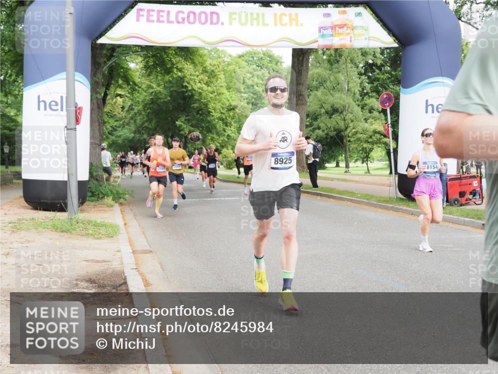 29.06.2025 - hella hamburg halbmarathon MichiJ http://msf.ph/oto/8245984 29.06.2025 10:28:19 Zwischen KM18-KM19 2044, 2546, 7109, 8925, 12335, 12772, 12865, 13479, 15435, 17425, 17668, 18154, 18803 meine-sportfotos.de