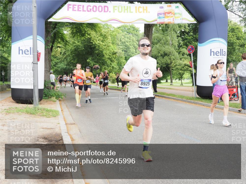 29.06.2025 - hella hamburg halbmarathon MichiJ http://msf.ph/oto/8245996 29.06.2025 10:28:19 Zwischen KM18-KM19 2044, 2546, 7109, 8925, 12335, 12772, 12865, 13479, 15435, 17425, 17668, 18154, 18803 meine-sportfotos.de