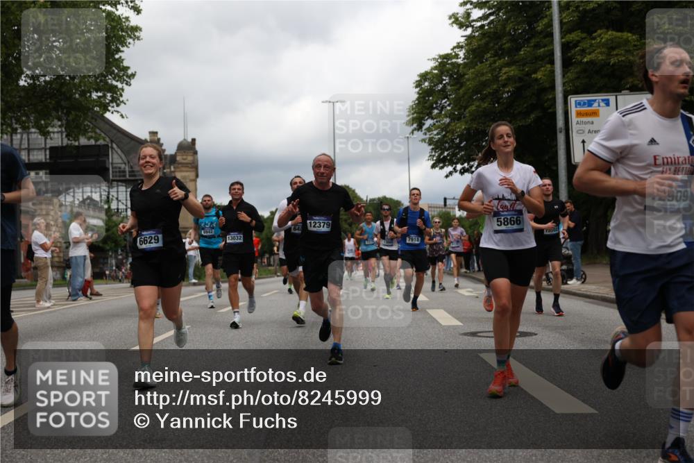 29.06.2025 - hella hamburg halbmarathon Yannick Fuchs http://msf.ph/oto/8245999 29.06.2025 10:47:42 20KM 1030, 1151, 1267, 1502, 1727, 1870, 2058, 2070, 2354, 2518, 2630, 3096, 3208, 3209, 3819, 4770, 5020, 5638, 5866, 6294, 6481, 6511, 6512, 6629, 6762, 6877, 6942, 7274, 7395, 7918, 8335, 8447, 9142, 9791, 9922, 10549, 10891, 11068, 11844, 12321, 12379, 12607, 12632, 12909, 13032, 13033, 13289, 13397, 13865, 13912, 13997, 14702, 15061, 15146, 15441, 15497, 15502, 15838, 15856, 15946, 16477, 17348, 17482, 18134, 18143, 18418, 18487, 18514, 18612 meine-sportfotos.de
