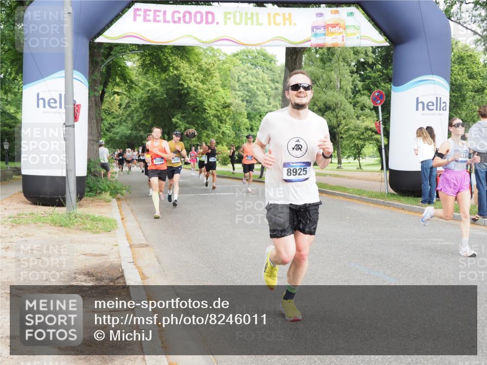 29.06.2025 - hella hamburg halbmarathon MichiJ http://msf.ph/oto/8246011 29.06.2025 10:28:19 Zwischen KM18-KM19 2044, 2546, 7109, 8925, 12335, 12772, 12865, 13479, 15435, 17425, 17668, 18154, 18803 meine-sportfotos.de