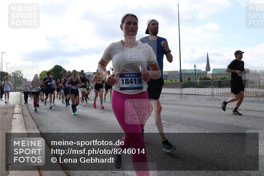 29.06.2025 - hella hamburg halbmarathon Lena Gebhardt http://msf.ph/oto/8246014 29.06.2025 09:56:32 Lombardsbrücke 1061, 1452, 1460, 1496, 1499, 1502, 1592, 1628, 1833, 1877, 2013, 2058, 2082, 2083, 2208, 2378, 2396, 2504, 2771, 2953, 2996, 3060, 3256, 3296, 3310, 3652, 4065, 4077, 4377, 4404, 4635, 4711, 4833, 5169, 5194, 5482, 5600, 5607, 5839, 5978, 6033, 6115, 6168, 6286, 6511, 6512, 6561, 6562, 7178, 7332, 7383, 7475, 7583, 7943, 8261, 8335, 8361, 8514, 8587, 8618, 8661, 8710, 8863, 8921, 8968, 8989, 8996, 9246, 9537, 9597, 9638, 10596 meine-sportfotos.de