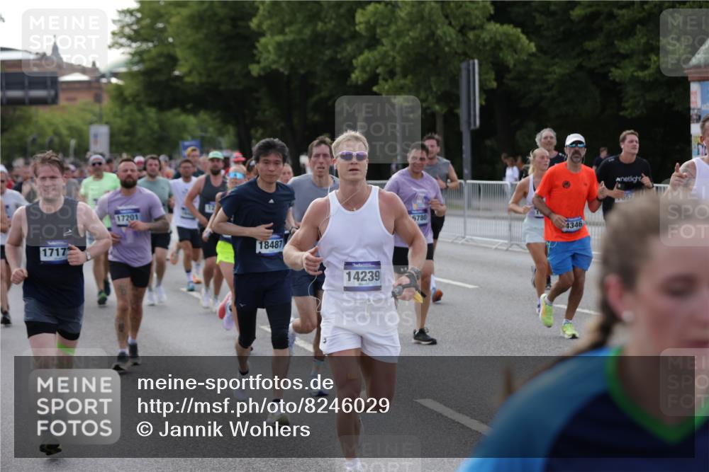 29.06.2025 - hella hamburg halbmarathon Jannik Wohlers http://msf.ph/oto/8246029 29.06.2025 09:55:26 Lombardsbrücke 1143, 1216, 1267, 1461, 1630, 2284, 2708, 2718, 2818, 2864, 2884, 3399, 3543, 3654, 3692, 3945, 4033, 4127, 4324, 4345, 4346, 4601, 5116, 5421, 6009, 6481, 6691, 6994, 7056, 7100, 7224, 7269, 7367, 7657, 8216, 8234, 8273, 8302, 8390, 8821, 8977, 9491, 9551, 10408, 10603, 10811, 10895, 11009, 11429, 11645, 11733, 11819, 11977, 12277, 12379, 12519, 13032, 13073, 13301, 13799, 13807, 13894, 13996, 14239, 15392, 15502, 17842 meine-sportfotos.de