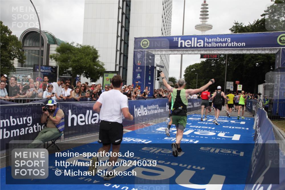 29.06.2025 - hella hamburg halbmarathon Michael Strokosch http://msf.ph/oto/8246039 29.06.2025 10:57:07 Ziel 1485, 4261, 4299, 5033, 8669, 11143, 11212, 11638, 13691, 14408, 14588, 14678, 16470, 16909, 17617, 18208, 18719, 19091 meine-sportfotos.de