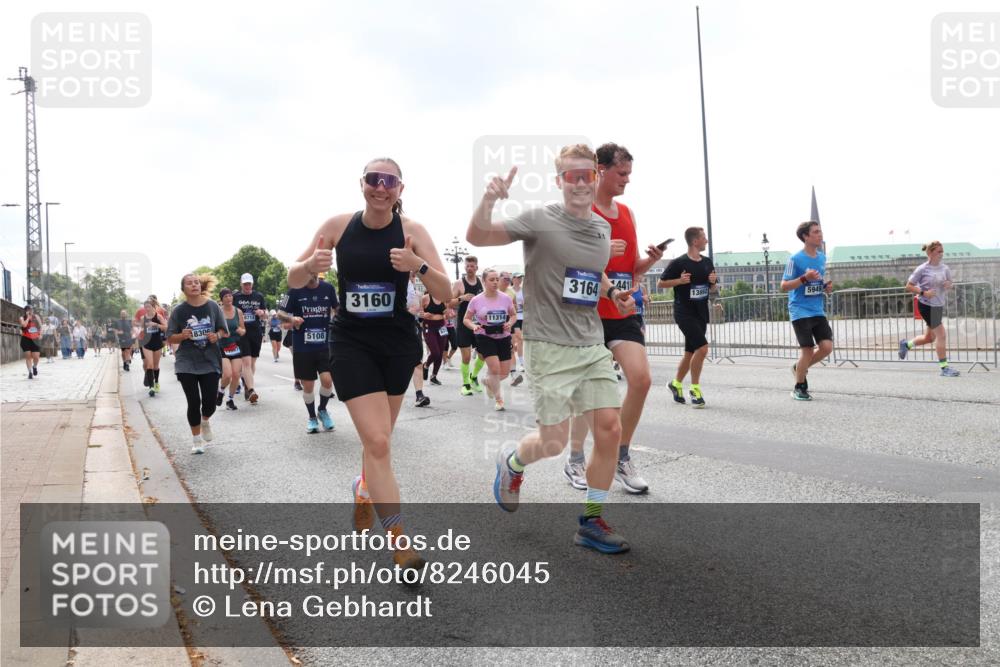 29.06.2025 - hella hamburg halbmarathon Lena Gebhardt http://msf.ph/oto/8246045 29.06.2025 10:45:29 Lombardsbrücke 1033, 1060, 1085, 1685, 1713, 1798, 1983, 2008, 2216, 2217, 2550, 2657, 2664, 2917, 2973, 3160, 3164, 3357, 3377, 3879, 3993, 4099, 4102, 4186, 4224, 4306, 4337, 4388, 4504, 4820, 4851, 5044, 5099, 5108, 5190, 5339, 5636, 5949, 6150, 6509, 6763, 6788, 6911, 6922, 6980, 7283, 7530, 7541, 7699, 7859, 7912, 8594, 8605, 8745, 8762, 9620, 10030, 10182, 10225, 10562, 10566, 11314, 12198, 12332, 12334 meine-sportfotos.de