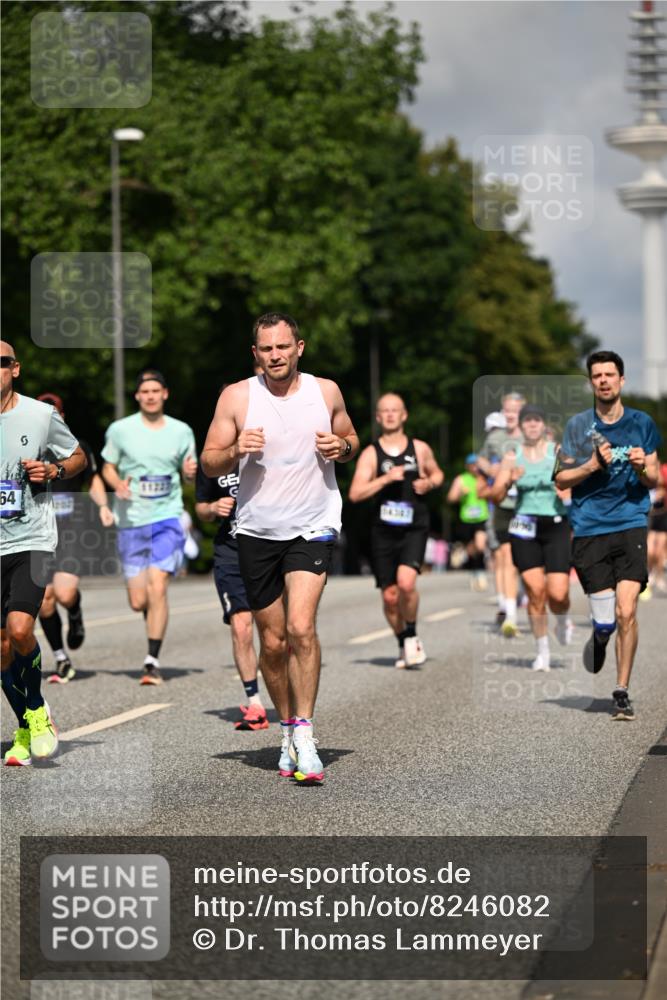 29.06.2025 - hella hamburg halbmarathon Dr. Thomas Lammeyer http://msf.ph/oto/8246082 29.06.2025 09:51:27 Kennedybrücke 1164, 1385, 1562, 1644, 1743, 2296, 3959, 4602, 4860, 5091, 5092, 5315, 5923, 6684, 6990, 8362, 8901, 9178, 9944, 10384, 10900, 10968, 11202, 11227 meine-sportfotos.de